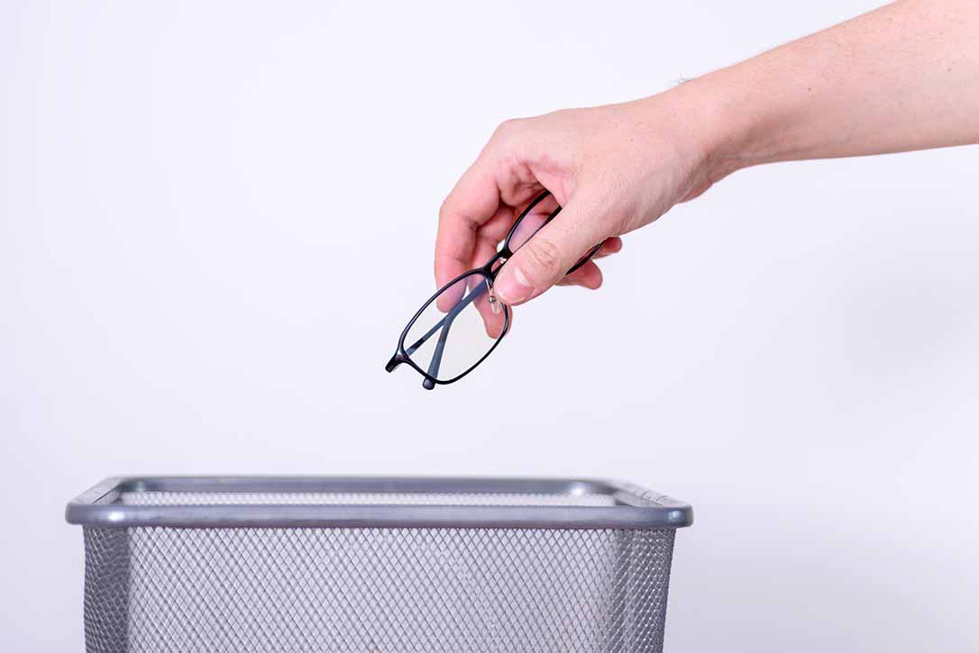 Throwing eyeglasses awsy